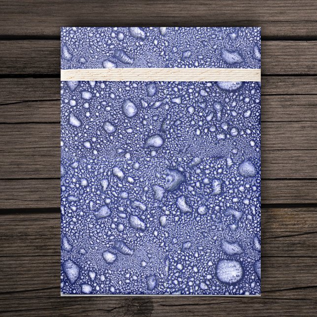 Droppar av söt Blue White Abstrakt Vatten Presentpapper (Abstract design in shades of blue blobs of white dots resembling water drops on gift wrap paper roll)