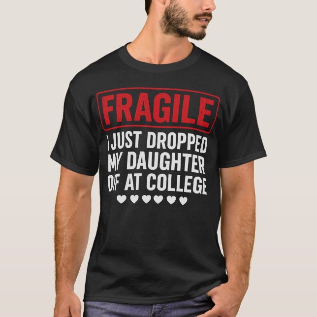 Droppdocka Mamma/Pappa vid högskolan T Shirt (Framsida)