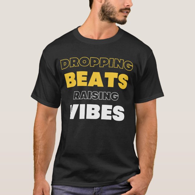 Dropping Beats, Raising Vibes DJ EDM T Shirt (Framsida)