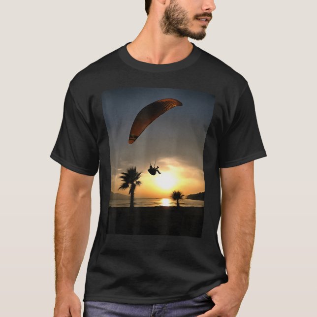 Dropzone vid Dusk Äventyr Paraglider Art T Shirt (Framsida)
