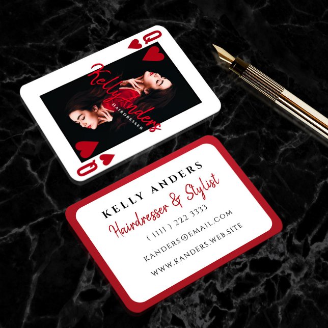 Drottning som spelar upp kvinninfotosdressor visitkort (Business card made to look like a queen of hearts playing card)