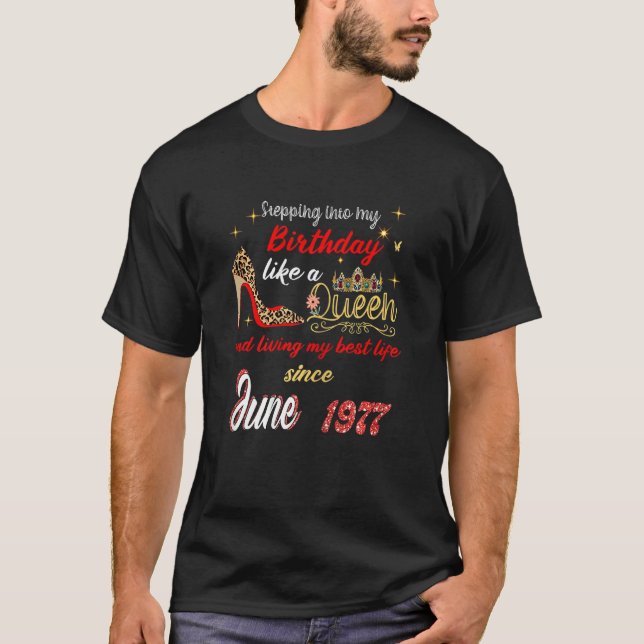 Drottningen föddes i juni 1977 och gick in i min f t shirt (Framsida)
