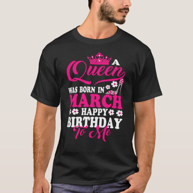Drottningen föddes i mars Grattis på födelsedagen  T Shirt (Framsida)