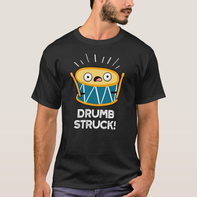 Drumb Struck Funny Drummer Drum Pun Mörk BG T Shirt (Framsida)