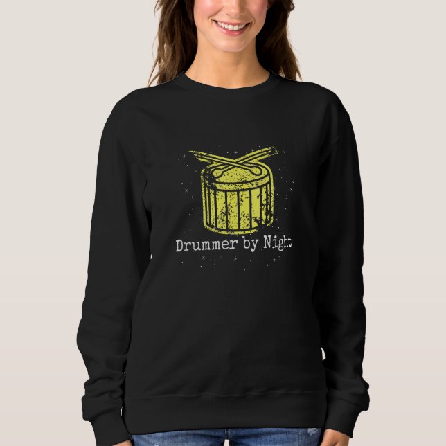 Drummer by night Natt Music Scene spelar in T Shirt (Framsida)