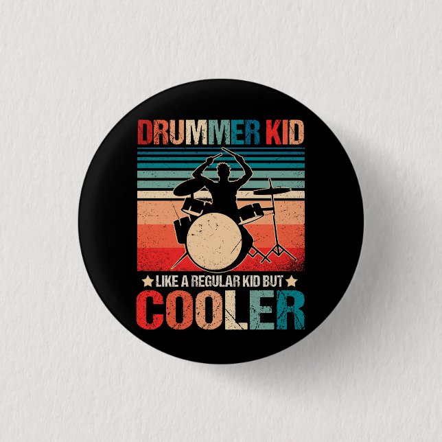 Drummer Kid som en vanlig Kid men kylare. Knapp (Framsida)