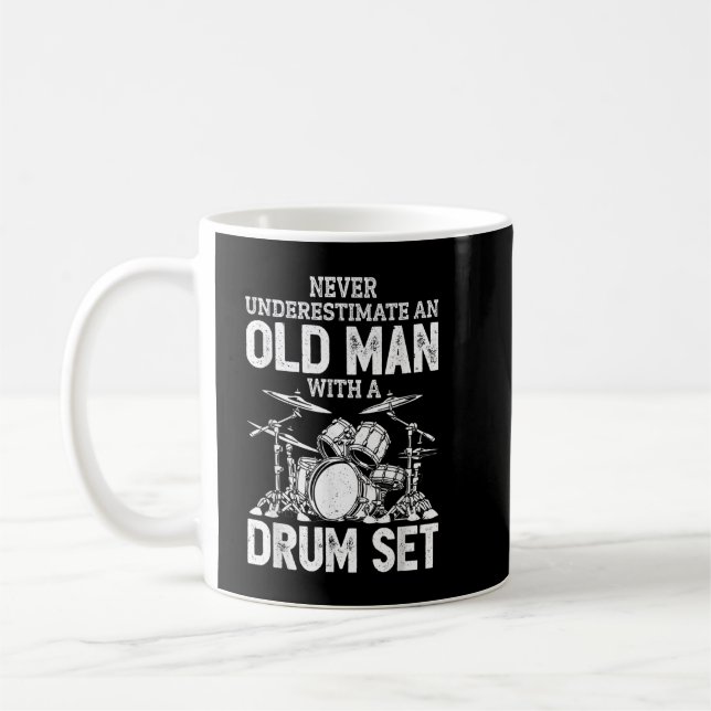 Drummer underskattar aldrig en gammal man med en t kaffemugg (Vänster)