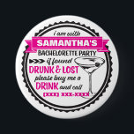 Drunk & Borttappad Bachelorette Party Buttons Knapp<br><div class="desc">Bachelorette Party Buttons - "Jag är med brudgummen för att vara en bachelorette-fest om jag hittade borttappad och full, köpa mig en drink och ring." Det här superskojet är en efterformaterad knapp i svart och shock rosa är absolut perfekt för din höns/bachelorette-fest, de viktigaste flickorna i party som du någonsin...</div>