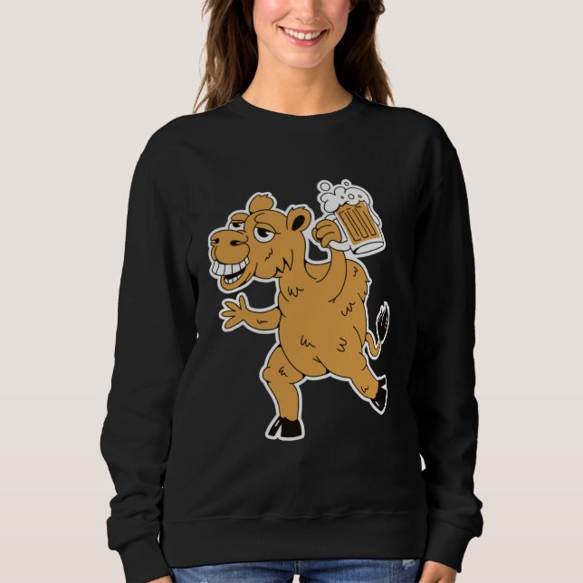 Drunk brown camel with beer for party holidays t shirt (Framsida)