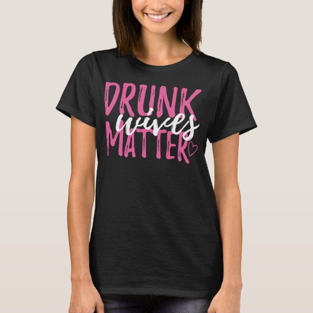 Drunk fruar Matter Funny Party-gåva för varje Mors T Shirt (Framsida)