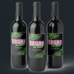 Drunk i Kärlek Neon Grönt & Rosa Tropical Bach Vinflaska Etikett<br><div class="desc">Den här skarpa och roligt nydesignen för grönt och rosa är redo att anpassa för ett bach party!</div>