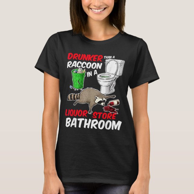 Drunk Raccoon In A Liquor Store Bathroom Funny Rac T Shirt (Framsida)