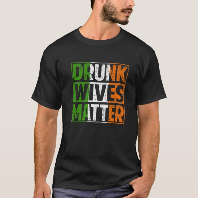Drunk Wives Matter Funny St patrick's day Irish Sh T Shirt (Framsida)