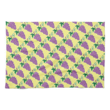 Druvagrupp på gult matcha