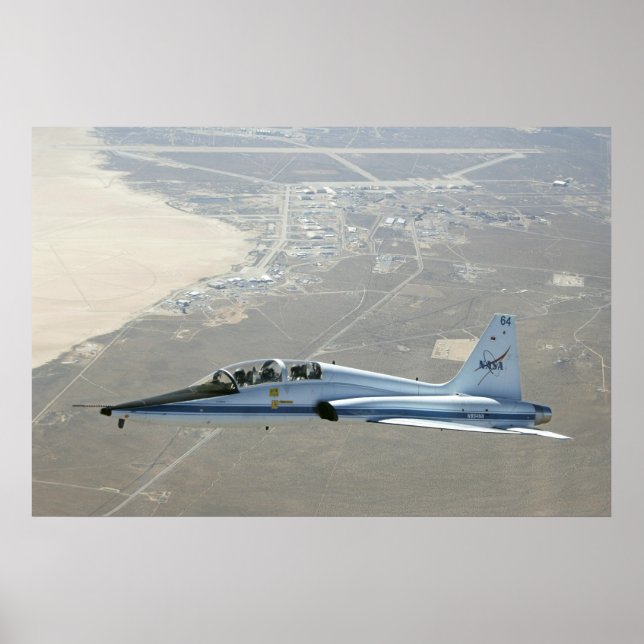 Drydens T-38 Talon Trainer Jet under flygning Poster (Framsidan)
