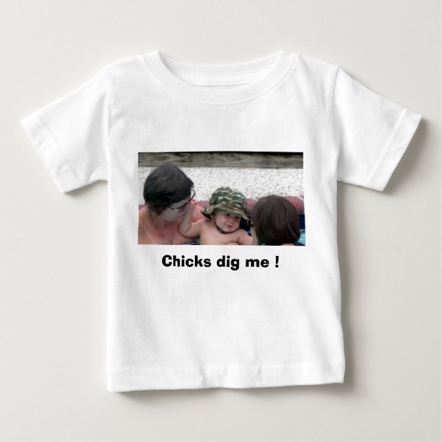 DSCN0379 chickar gräver mig! T Shirt (Framsida)