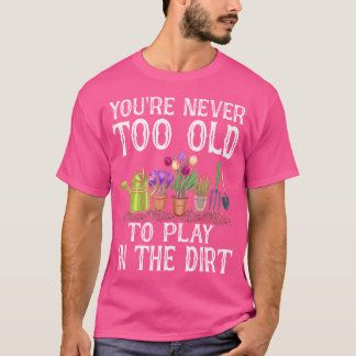 Du Är Aldrig För Gammal För Att Lekas I Smutsen - T Shirt