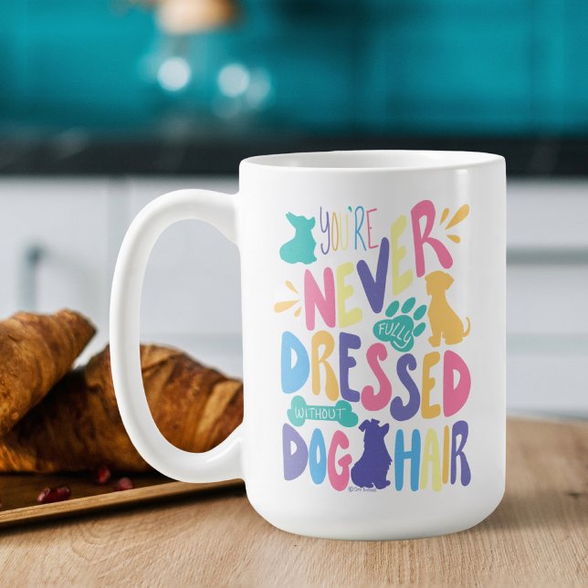 Du är aldrig helt klädd utan hundhår vitt kaffemugg (Skapare uppladdad)