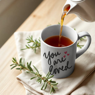 Du är älskad – Affirmativ typografi Kaffemugg