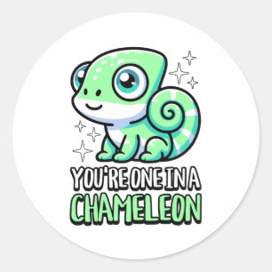 Du är en i en Chameleon! Cute Chameleon Pun Runt Klistermärke
