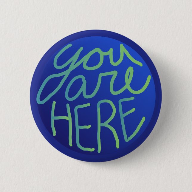 "Du är här" handritad glob konst Come From Away Knapp (Framsida)