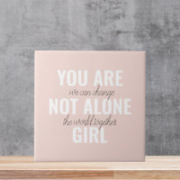 Du är inte Ensam Girl Positive Motivation Citate