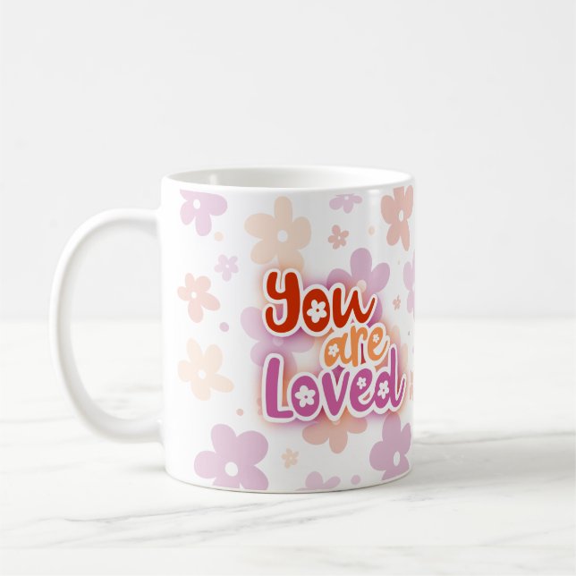 Du är Loved Flowers Lesbisk Pride Lettering Kaffemugg (Vänster)
