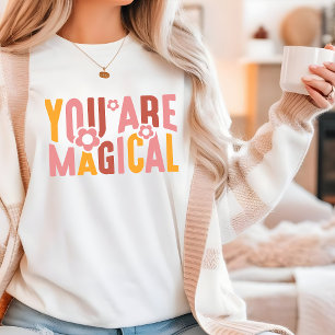 Du är magisk Retro Groovy Flower-typografi T Shirt