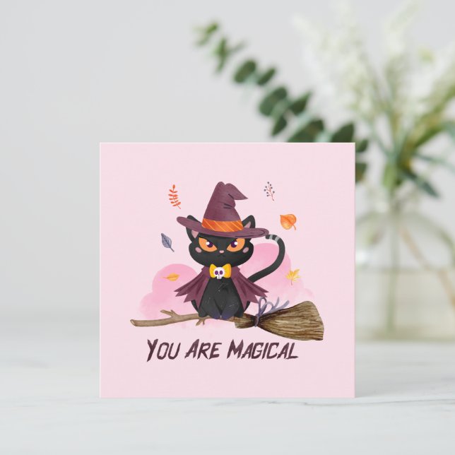 Du är magisk - "Witch Cat Riding a Broom" (Stående Fram)