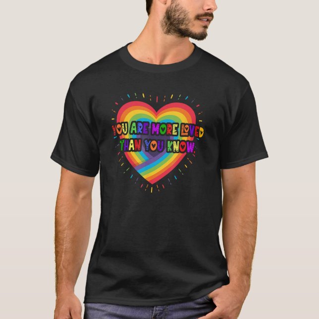 Du är mer älskad än du vet regnbåge Heart T Shirt (Framsida)