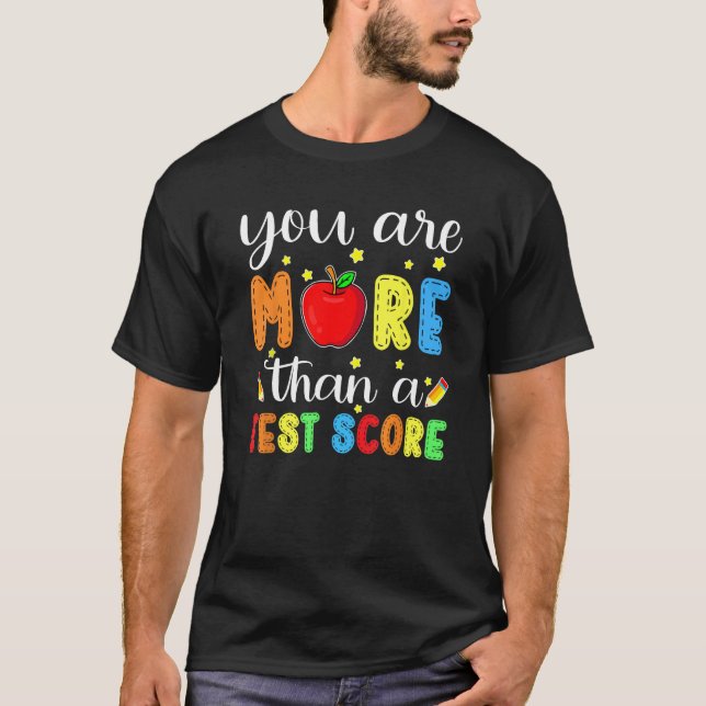 Du är mer än en testdag för lärare t shirt (Framsida)