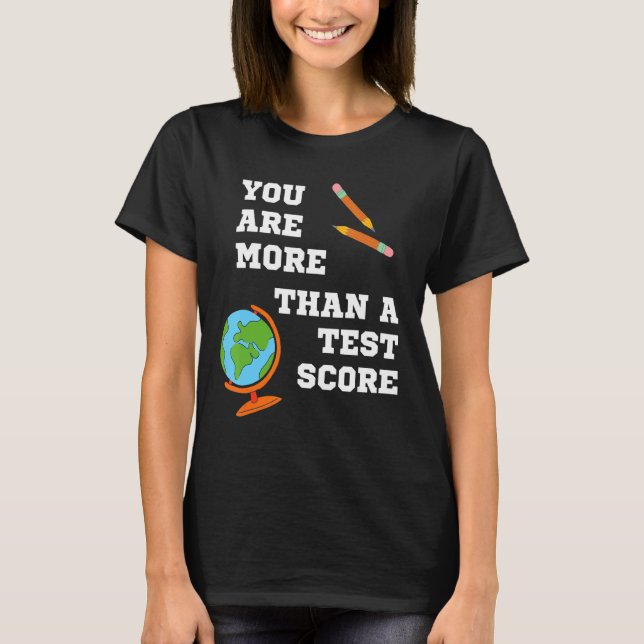 Du är mer än en testdagslärare. t shirt (Framsida)