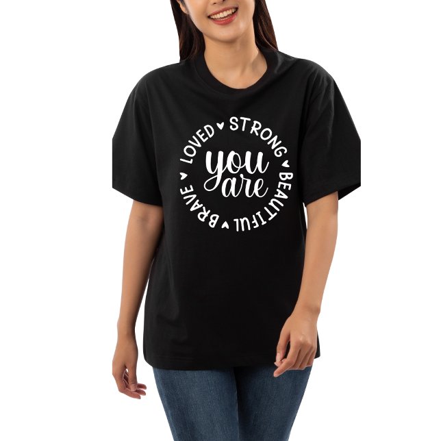Du är Modig och älskad.. T Shirt (Skapare uppladdad)