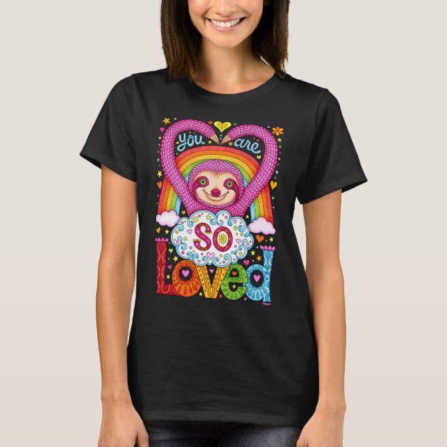 Du är så älskad i Cute Rainbow Sloth Art. T Shirt (Framsida)