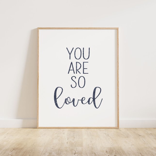 Du är så älskad. poster (You Are So Loved typography quote print in navy blue.)