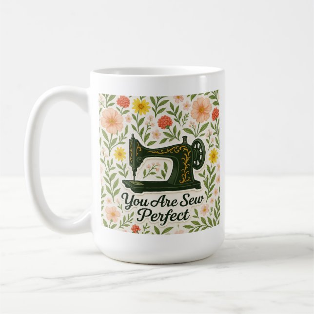 Du är så sömperfekt gammalblommig symaskin  kaffemugg (Vänster)