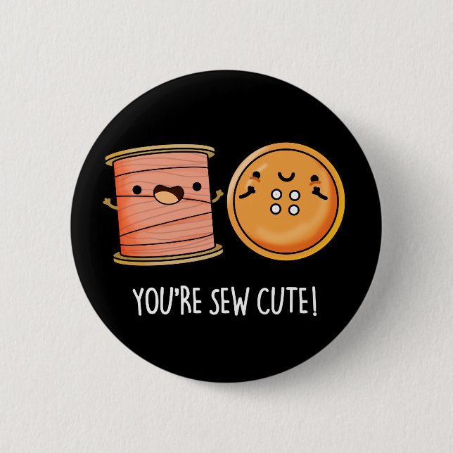 Du är Sew Cute Sewing Pun Mörk BG Knapp (Framsida)