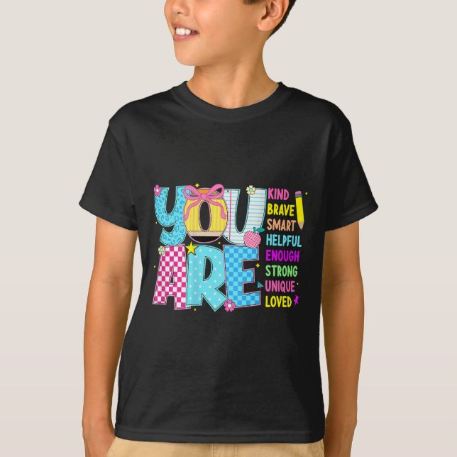 Du Är Smart Modig Stark Snäll Älskad Motivation T Shirt (Framsida)
