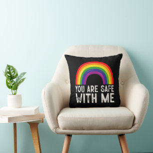 Du är trygg med mig LGBTQ Pride Month Rainbow Kudde