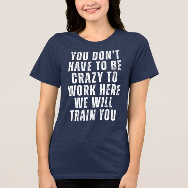 Du behöver inte vara galen - Lustigt Kontors humor T Shirt (Framsida)