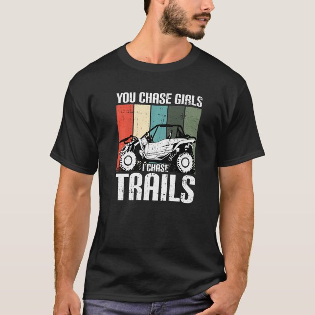 Du chase Girls Chase Trails Funny UTV SxS Side by T Shirt (Framsida)