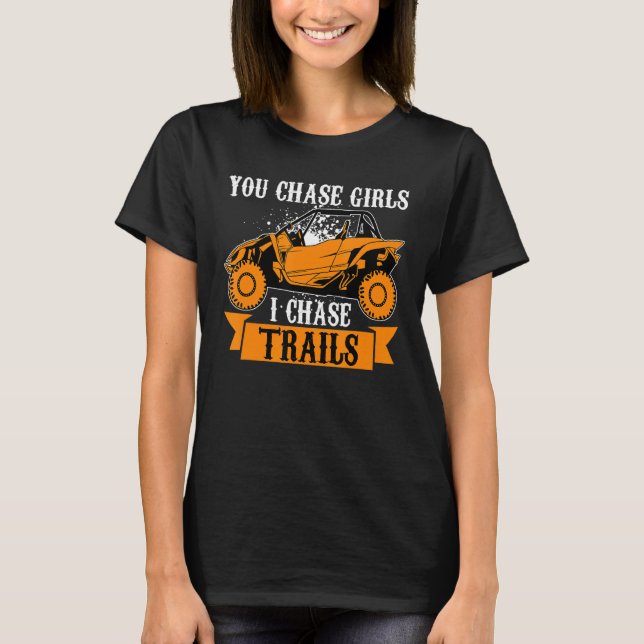 Du chase Girls Chase Trails Funny UTV SxS Side by T Shirt (Framsida)