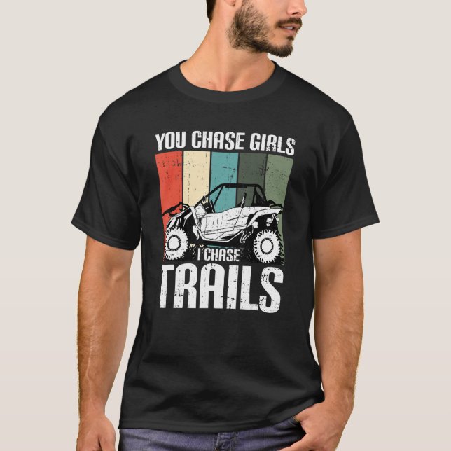 Du chase Girls Chase Trails Funny UTV SxS Side by T Shirt (Framsida)
