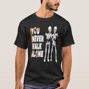Du går aldrig på Alone Kärlek Halloween T Shirt