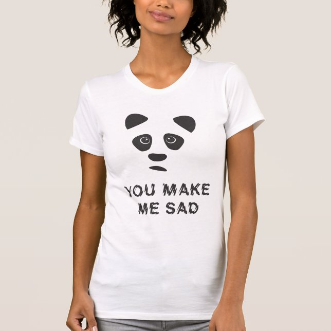 Du gör mig ledsen. Ledsen panda. T Shirt (Framsida)