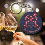 Du hade mig i Chardonnay Nyckelring<br><div class="desc">Nyckelkedjan med rundknappar har roligten "Du hade mig i Chardonnay" och två neon-vin-glas i midnattsblå tegelbakgrund. Nyckelkedjor gör minnesvärda gåvor för familj och vänner eller skapar för dig själv. Byt till din favorit vin.</div>