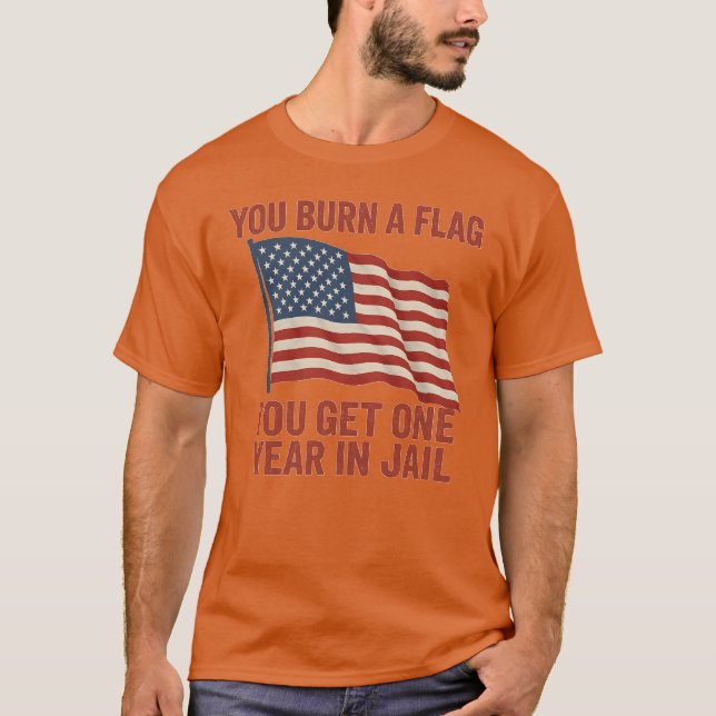 DU HAR EN FLAGGA DU FÅR ETT ÅR I JAIL T SHIRT (Framsida)