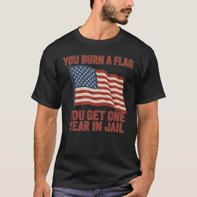 DU HAR EN FLAGGA DU FÅR ETT ÅR I JAIL T SHIRT (Framsida)