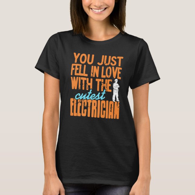 Du har just sjunkit in i Kärlek med den bästa ellä T Shirt (Framsida)
