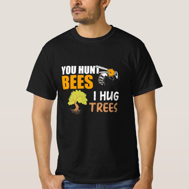 Du Hunt Bees i Hug Träd T Shirt (Framsida)